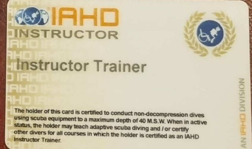 IAHD Instructor Trainer kartının ön yüzü